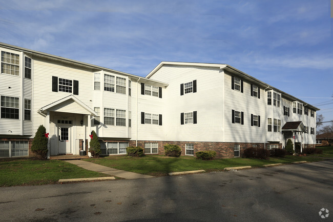 Casa-cochera Hill Apartments - Carriage Hill Apartments