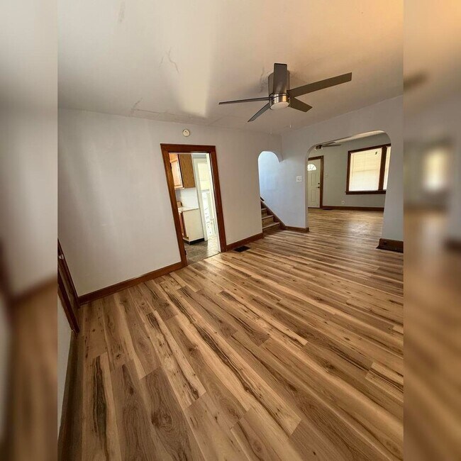 Foto del edificio - 1410 E Blake Ave