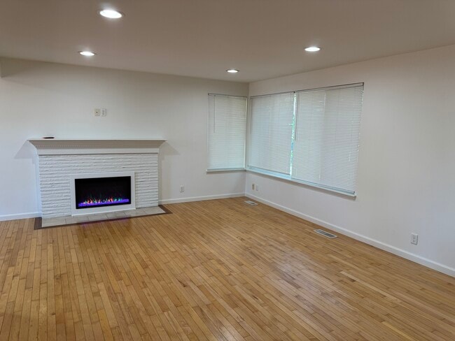 Building Photo - 2829 Larch Way