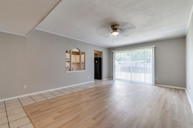 Foto del edificio - 3 Bed/2 Bath Hidden Treasure in Garland
