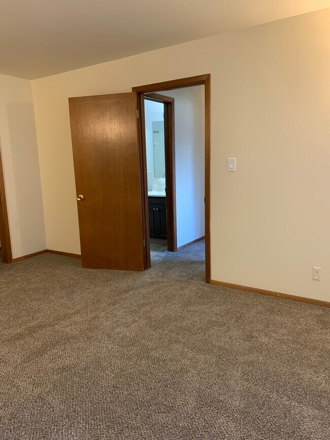 Fontainebleau Apartments in Topeka, KS