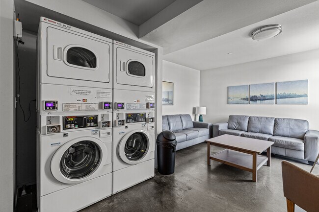 Foto del edificio - Horizon Greenwood Apartments