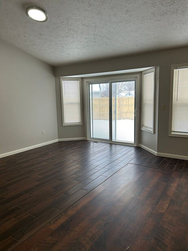 Foto del edificio - 1623 Lionheart Ln