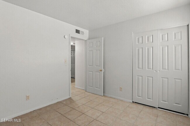 Foto del edificio - 3801 Olympic Ave