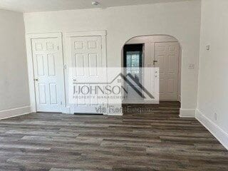 Building Photo - 830 N Van Buren St