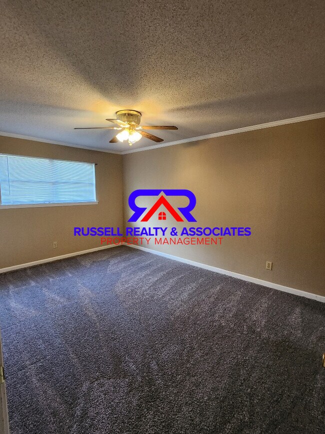 Foto del edificio - One Level Condo- 1BR-1BA