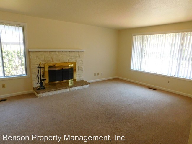 Building Photo - 3 br, 1.5 bath House - 3843 SE 151st Ave