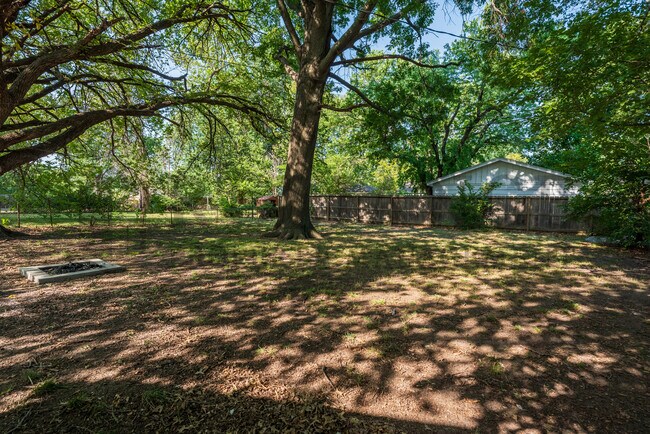 Building Photo - 1713 S Faulders Ln