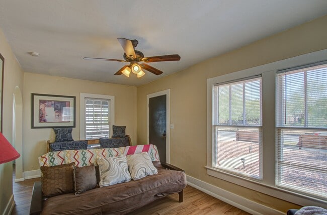 Building Photo - 322 N 12th St