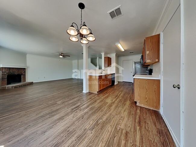 Building Photo - 2804 Lake Vista Dr