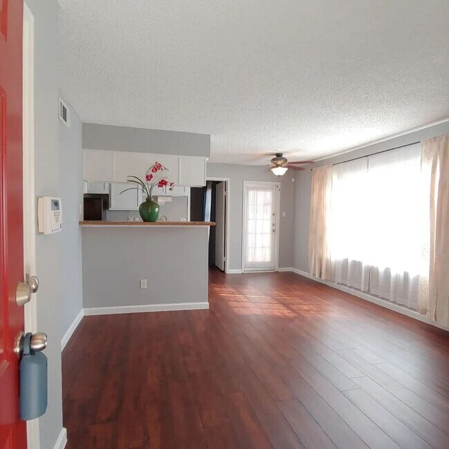 Foto del edificio - 2750 Holly Hall St