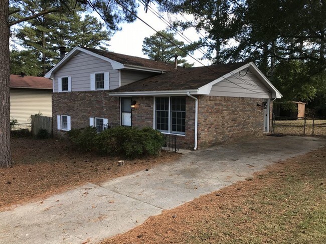 Building Photo - 6502 Allatoona Rd