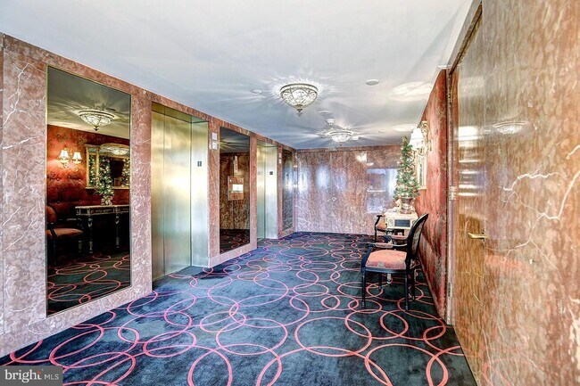 Building Photo - 1200 Crystal Dr
