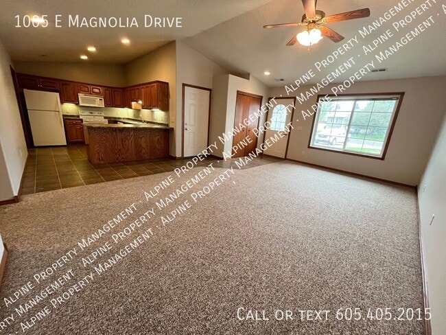 Building Photo - 1005 Magnolia Dr