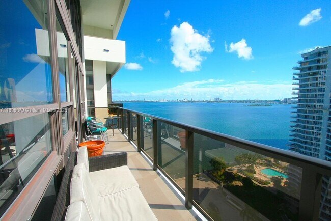 Foto del edificio - 600 NE 36th St