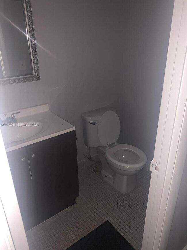 Foto del edificio - 2025 NE 164th St