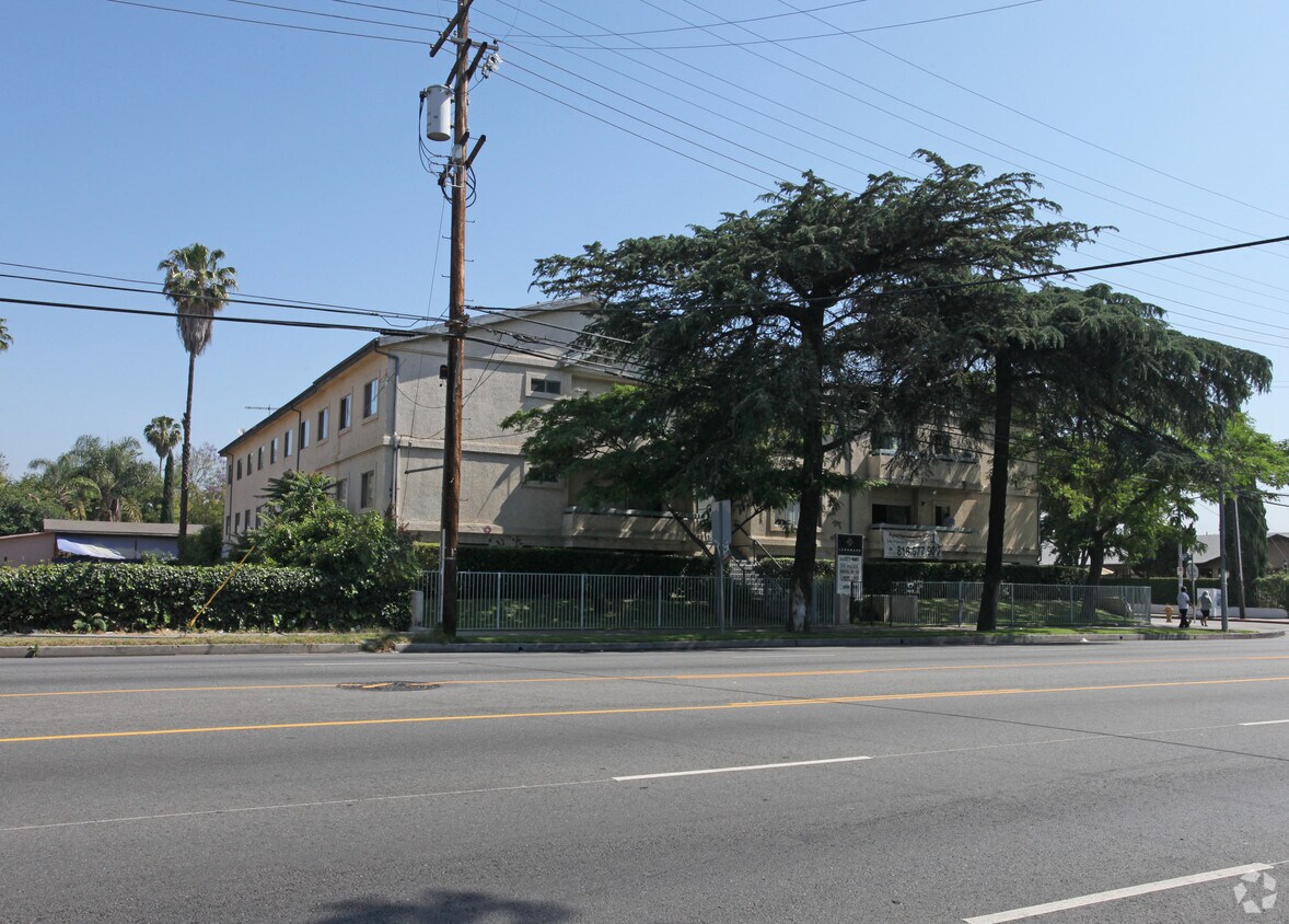 Foto del edificio - 14905 Roscoe Blvd