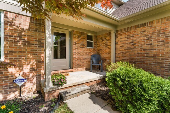 Foto del edificio - 4141 Crystal Creek Dr