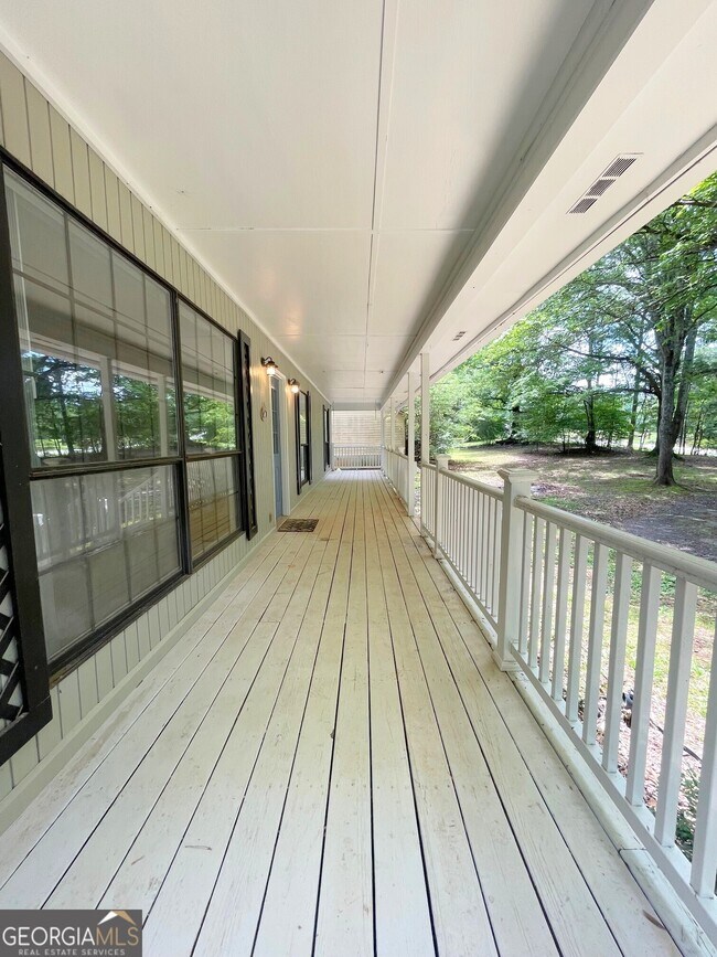 Foto del edificio - 135 Muse Bridge Rd