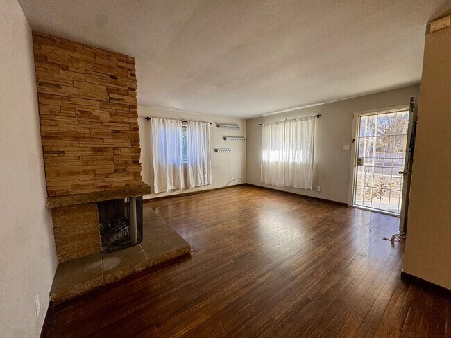 Building Photo - Spacious NE Heights Home