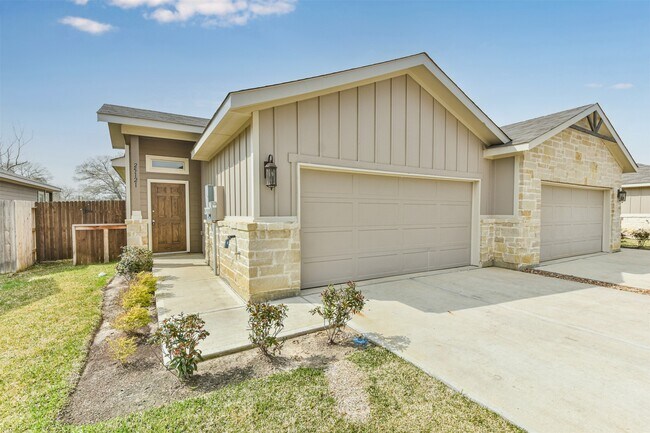 Building Photo - 25121 Pacific Wren Dr
