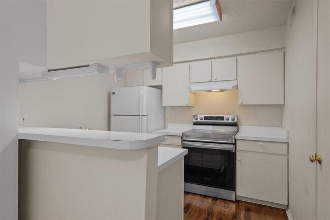 Foto del edificio - 6910 Hart Ln