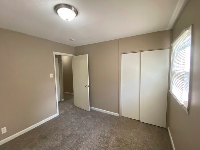 Building Photo - 3219 Rinda Ln