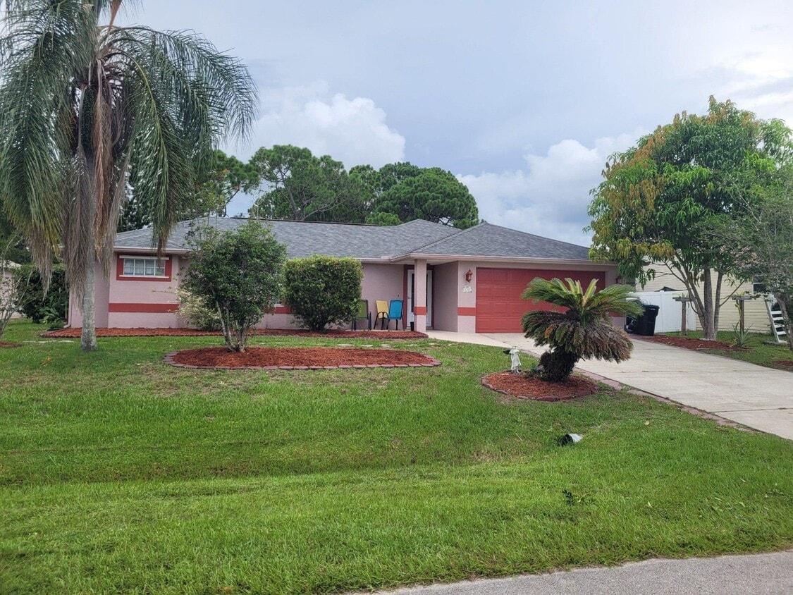 527 Sauders Rd SE, Palm Bay, FL 32909 House for Rent in Palm Bay, FL
