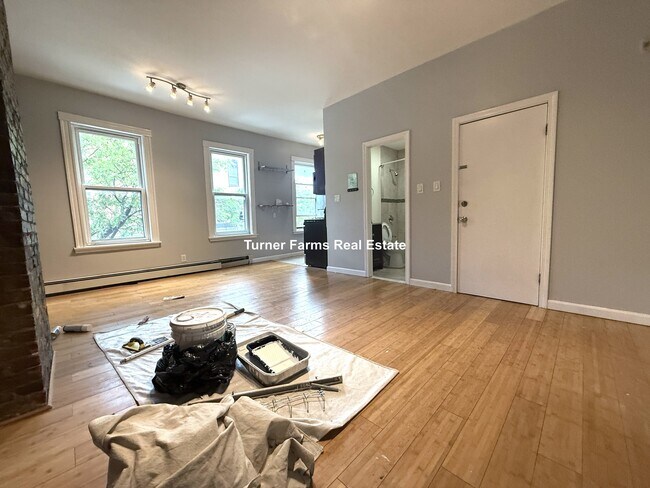 Building Photo - 147 Meridian St