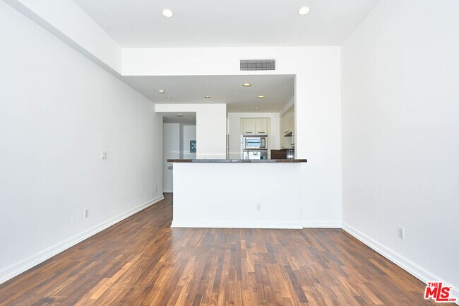Foto del edificio - 900 W Olympic Blvd