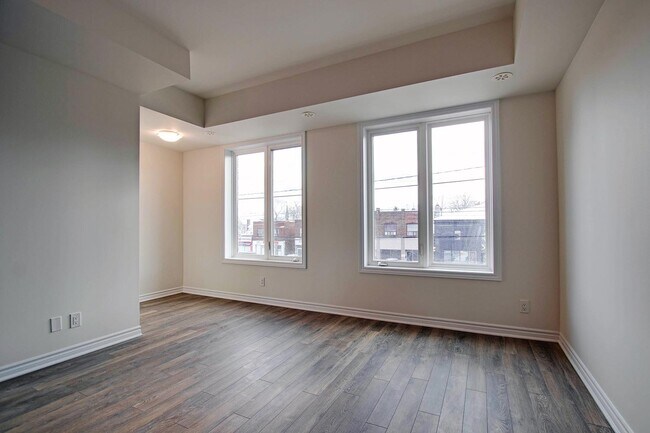 Photo du bâtiment - 12-3580 lakeshore blvd Etobicoke Ontario M8W3J6