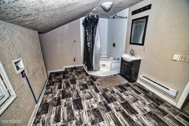 Building Photo - 3 br, 1 bath House - 1416 Delmar Ave