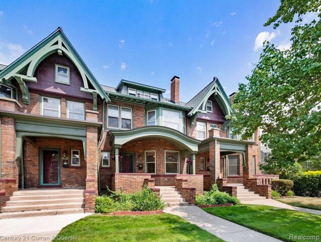 Beautiful Townhouse in the East Ferry Historic District! - 455 E Ferry St