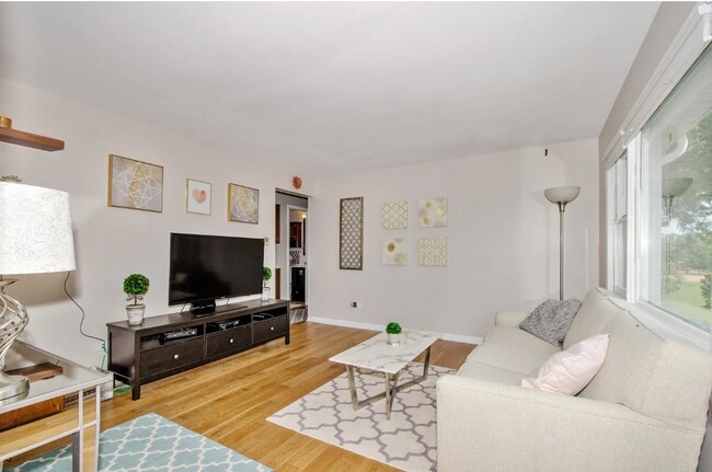 Foto del edificio - 4826 N Linder Ave