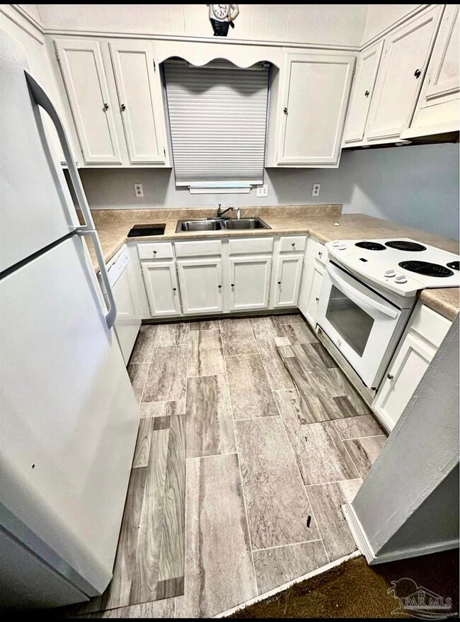 Building Photo - 8136 Stonebrook Dr