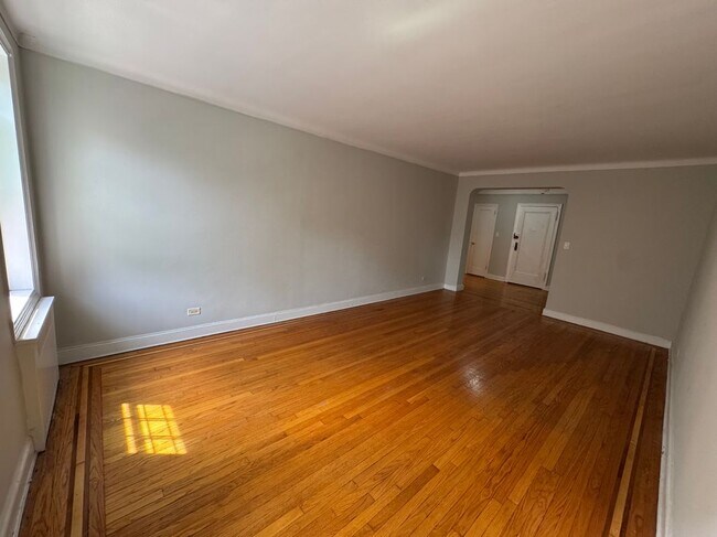 Foto del edificio - 35-30 81st St