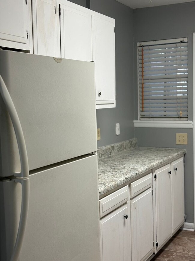 Building Photo - 3bed/1.5 Bath Duplex Astoria Park