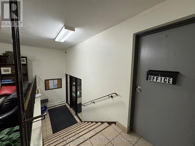 Building Photo - 242 Oakdale Ave