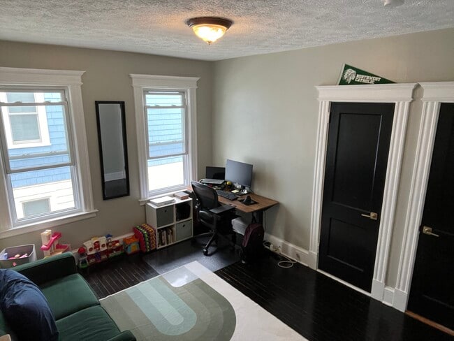 Foto del edificio - 39 Maplewood Ave