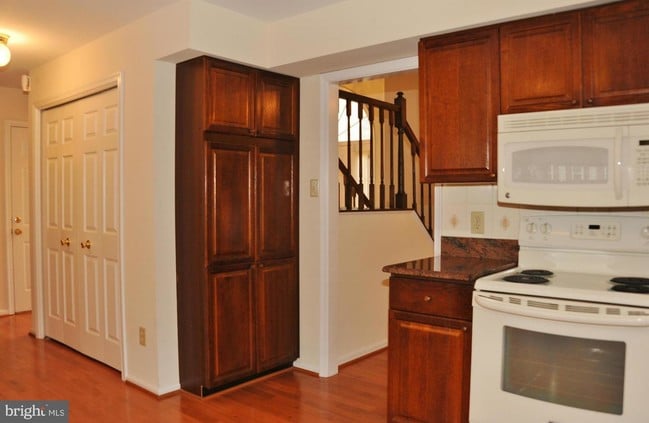 Building Photo - 8659 Pohick Forest Ct
