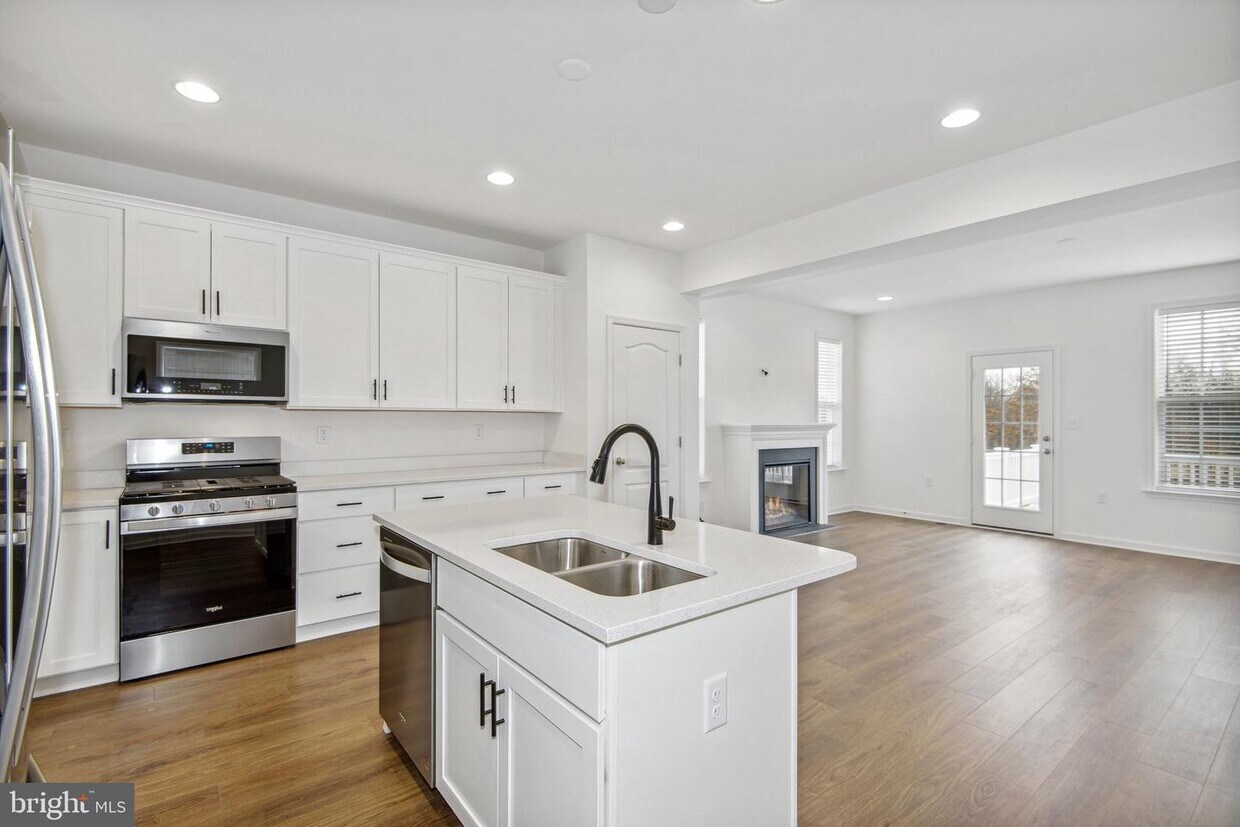 Primary Photo - 154 Copeley Cir