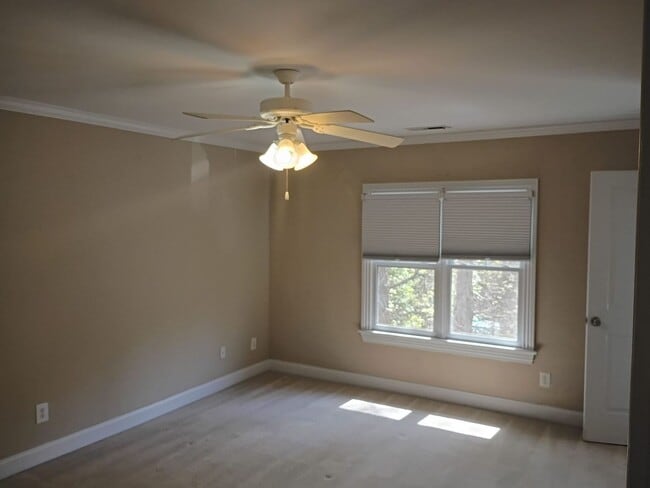 Building Photo - Luxury Living: 4 Bedroom home in Chapel Hill w/ spacious interior | 2 Year Lease Term