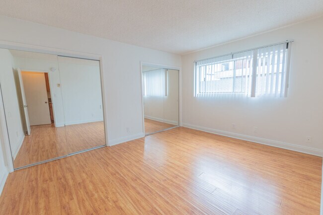 Foto del edificio - 1255 Granville Ave