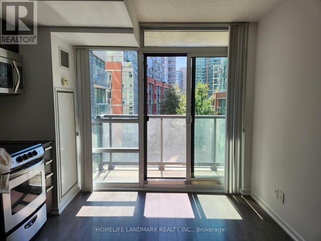 Photo du bâtiment - 68-568 Abell St
