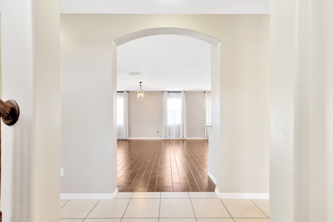 Building Photo - Great Home.  Freshly Painted and new flooring