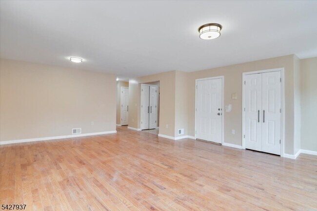 Foto del edificio - 150 N Munn Ave