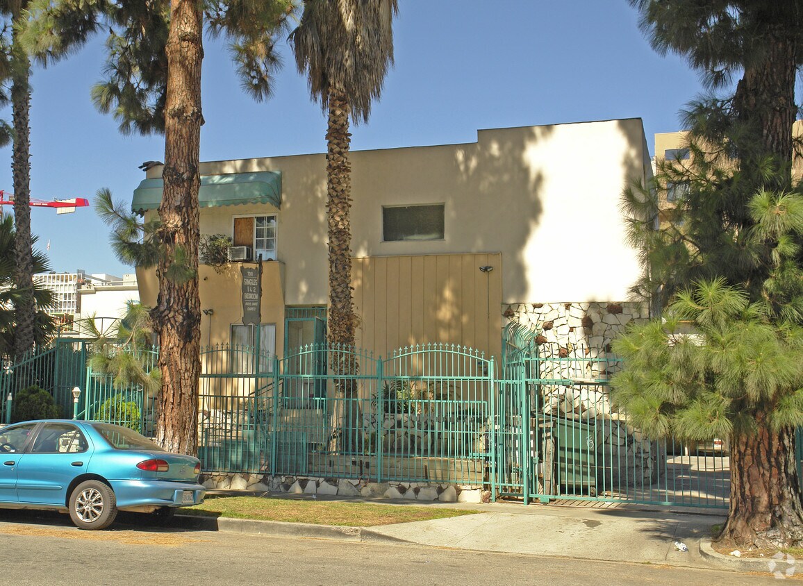 Building Photo - 7081 Lanewood Ave