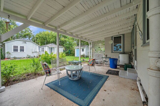 Foto del edificio - Gulfport Arts District Living — Furnished 3BR Bungalow with Large Yard and Easy Coastal Access |