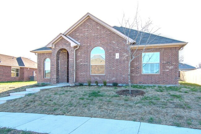 Building Photo - 738 Nichols Dr