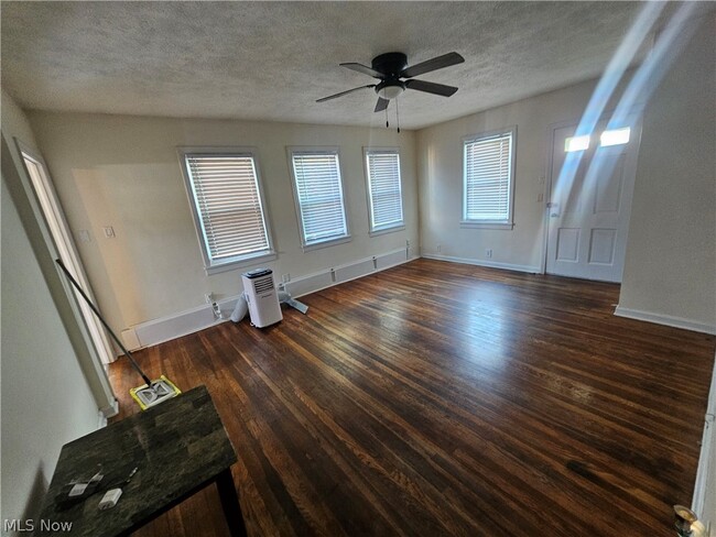 Building Photo - 2572 Brecksville Rd